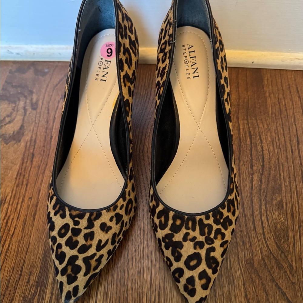 Alfani Brown and Black Heels Sleek Pointed Toe Pumps | 9